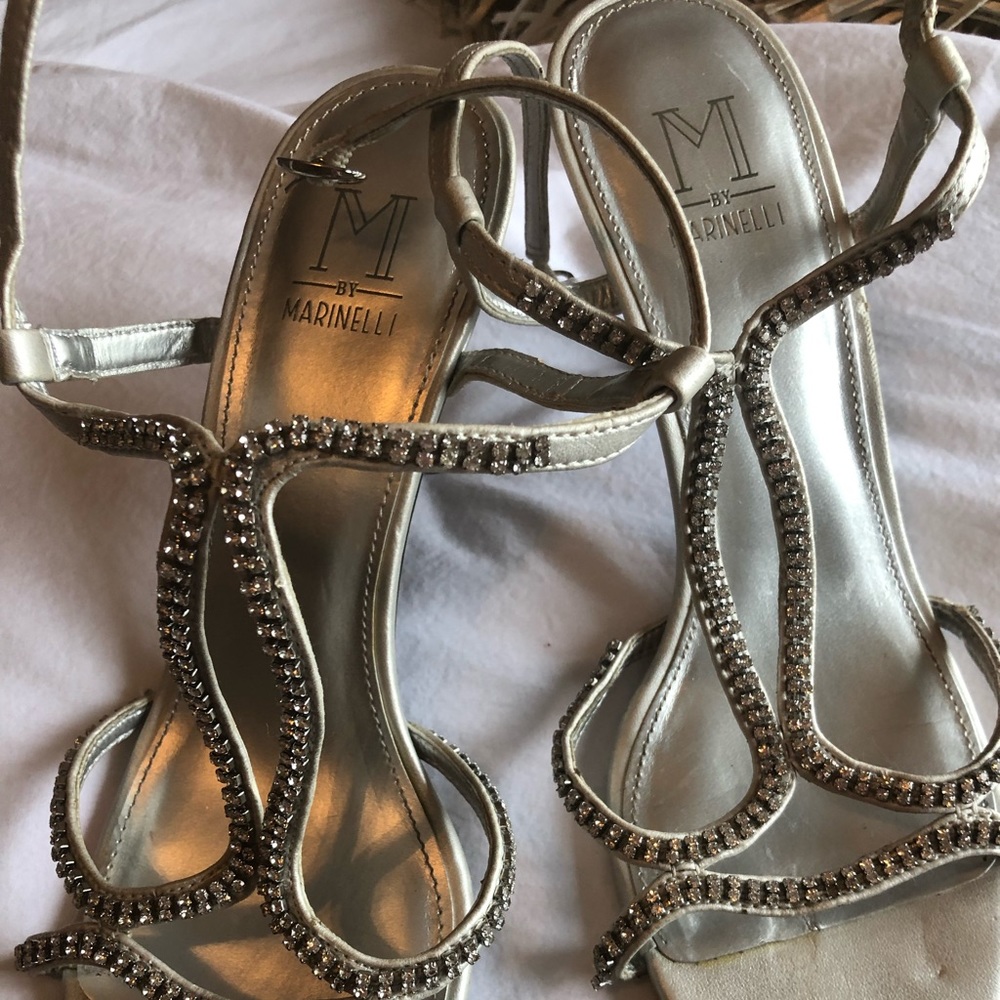 Silver Heels - Picture 3 of 4
